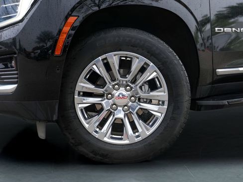 Certified 2025 GMC Yukon Denali image 4