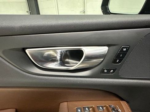 Used 2023 Volvo V60 B5 Cross Country Plus image 27