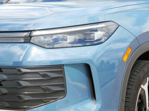 Certified 2025 Volkswagen Tiguan SE AWD/4WD image 10