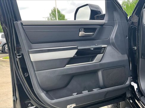 Used 2025 Toyota Tundra Limited AWD/4WD image 19