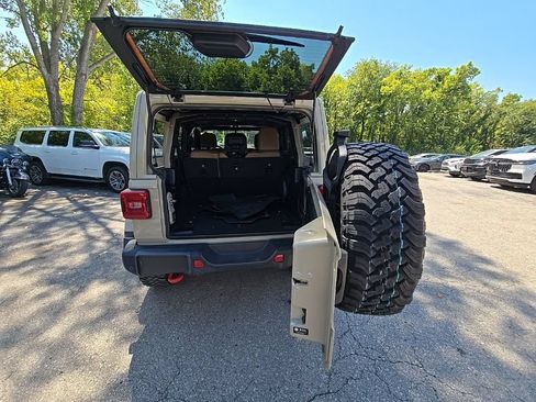 Used 2022 Jeep Wrangler Unlimited Rubicon w/ Steel Bumper Group AWD/4WD image 18