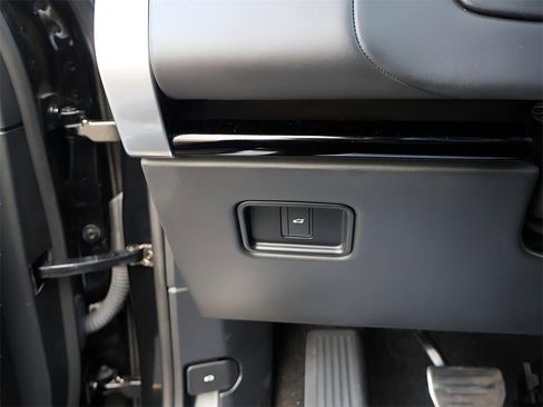 Used 2023 Land Rover Range Rover SE image 34