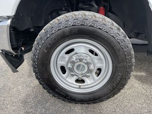 Used 2022 Ford F250 XL w/ Power Equipment Group image 10
