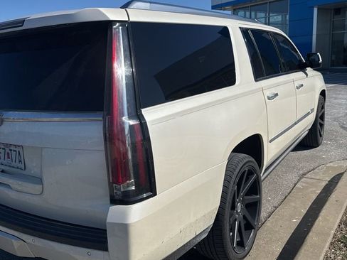 Used 2015 Cadillac Escalade ESV Premium image 4