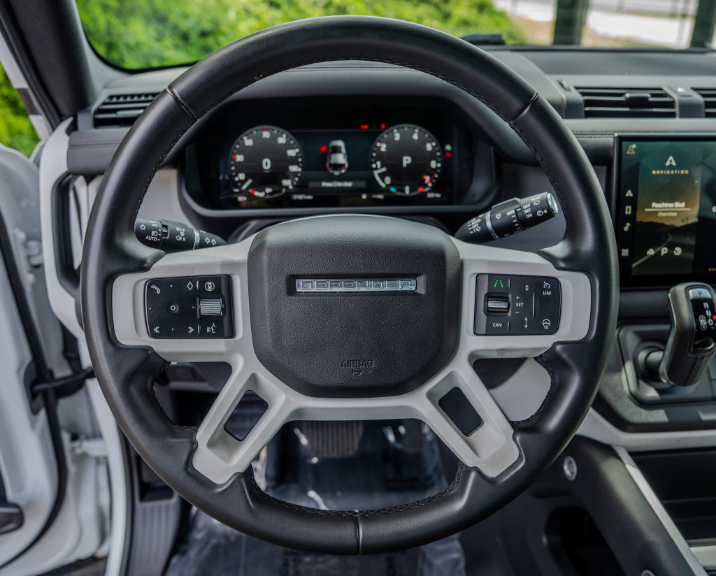 Used 2025 Land Rover Defender 110 S AWD/4WD image 5