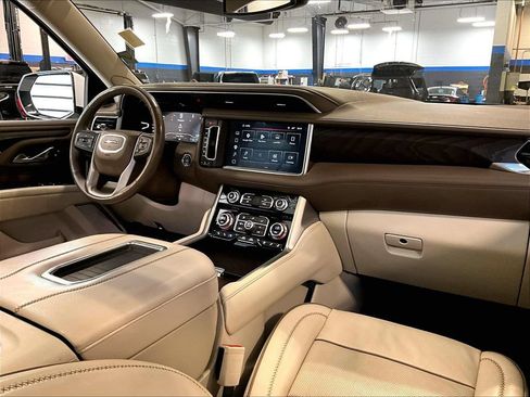 Used 2023 GMC Yukon Denali AWD/4WD image 14