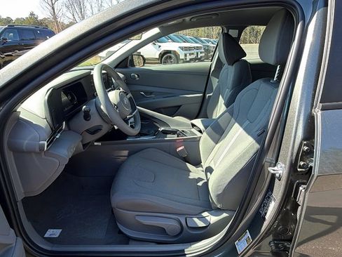 New 2026 Hyundai Elantra SE image 9