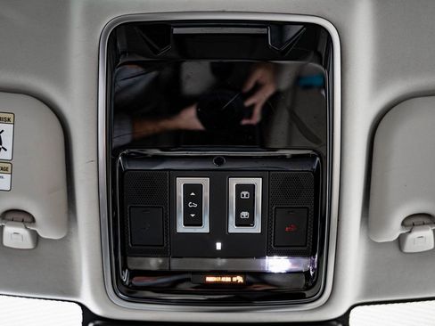 Used 2023 Land Rover Range Rover Velar R-Dynamic S image 39