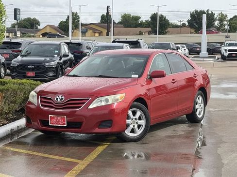 Used 2010 Toyota Camry LE FWD image 2