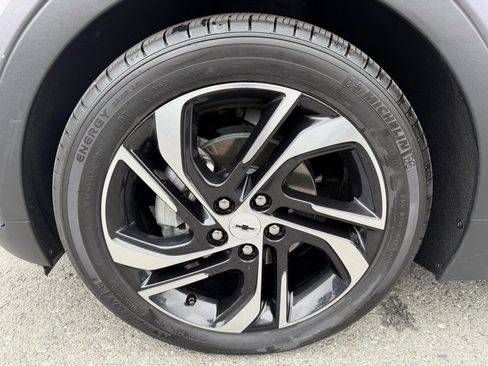 Used 2023 Chevrolet Bolt LT w/ Infotainment Package FWD image 51