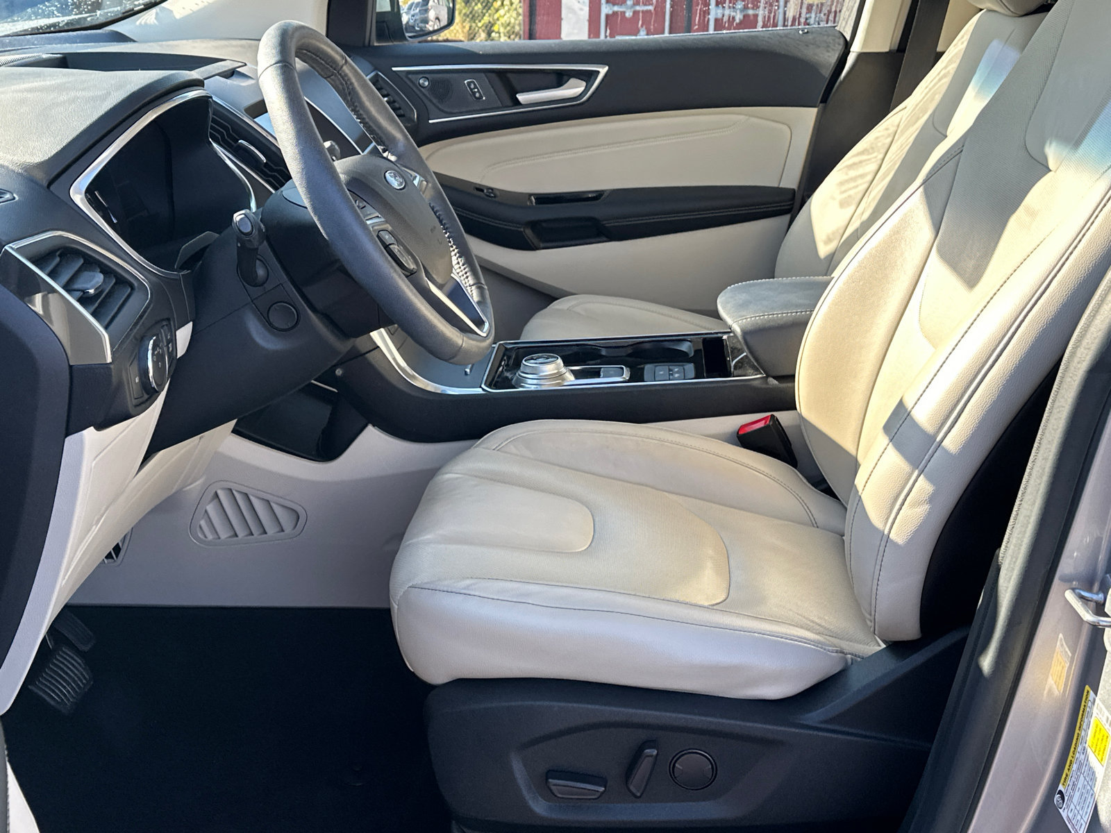 Used 2020 Ford Edge Titanium w/ Equipment Group 301A AWD/4WD image 11