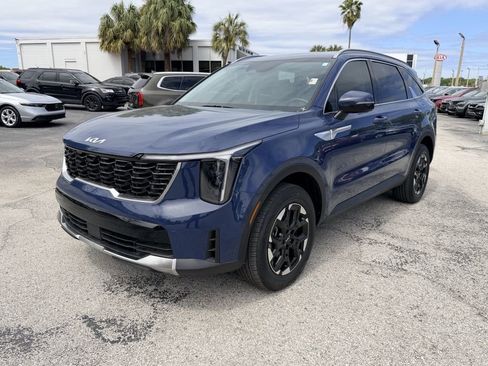 Certified 2025 Kia Sorento S image 8