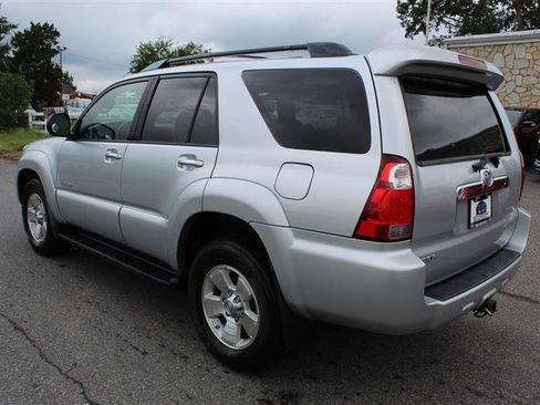 Used 2007 Toyota 4Runner SR5 AWD/4WD image 5