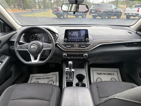 Used 2025 Nissan Altima 2.5 SV FWD image 13