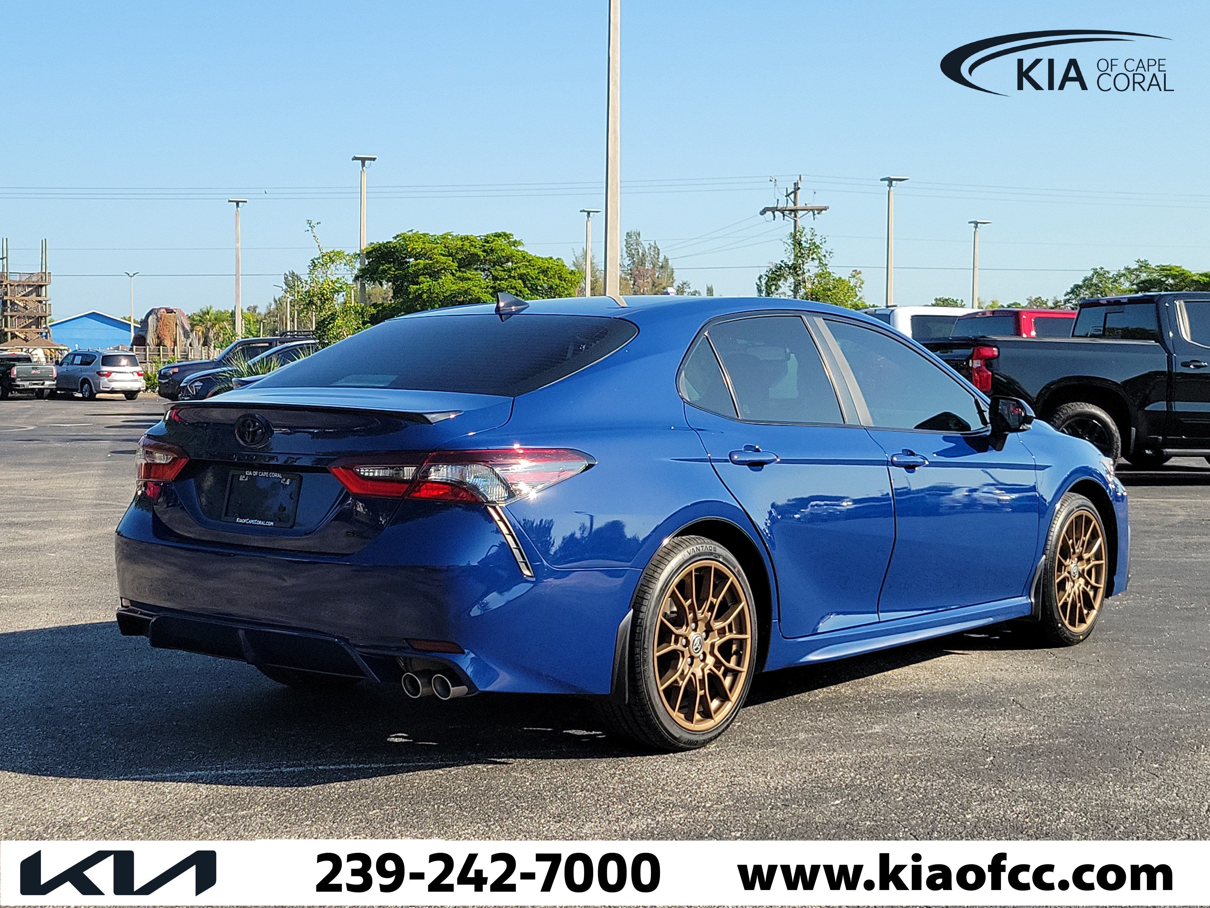 Used 2023 Toyota Camry SE w/ Convenience Package FWD image 6