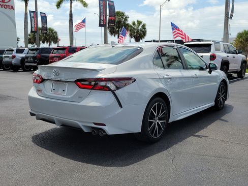 Used 2023 Toyota Camry SE FWD image 11