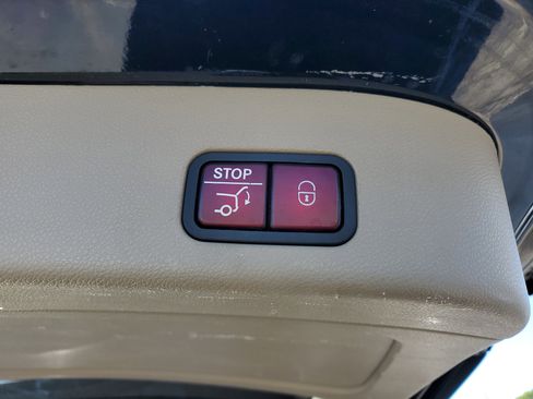 Used 2016 Mercedes-Benz GL 450 4MATIC w/ Premium I Package image 40