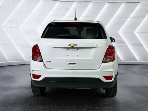 Used 2021 Chevrolet Trax LS w/ Tint and Cruise Package FWD image 5