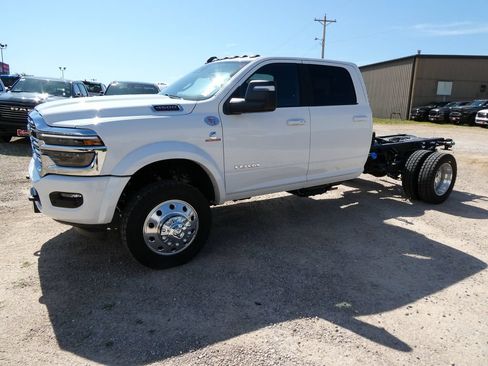 New 2026 RAM 4500 4x4 Crew Cab DRW w/ Laramie Trim Package image 7