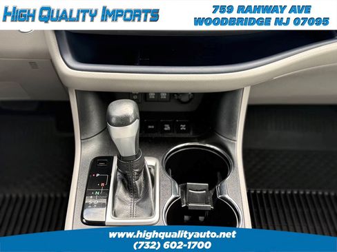 Used 2018 Toyota Highlander XLE AWD/4WD image 36