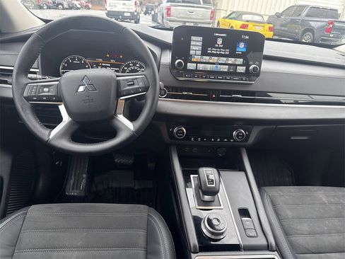Used 2023 Mitsubishi Outlander SE image 21