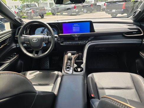 Certified 2025 Toyota Crown Platinum AWD/4WD image 16