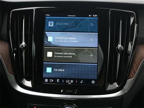 Used 2024 Volvo V60 B5 Cross Country Plus image 13