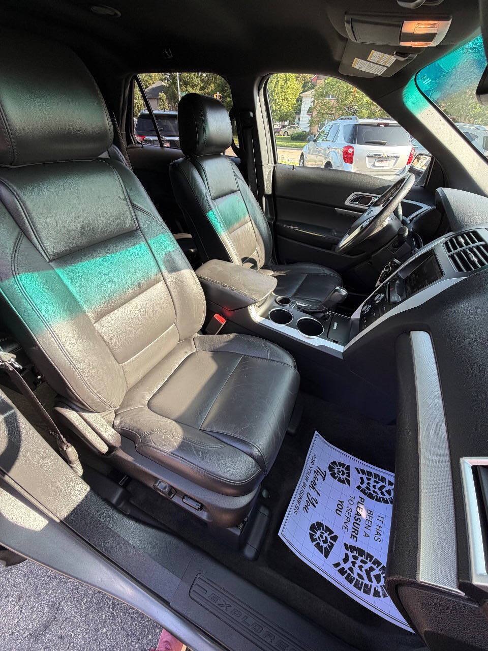 Used 2014 Ford Explorer XLT w/ Equipment Group 202A FWD image 30