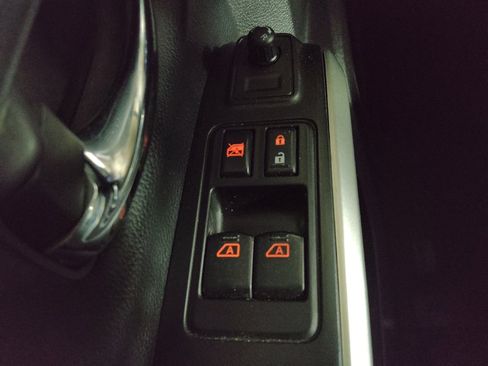 Used 2017 Nissan Titan SV image 27