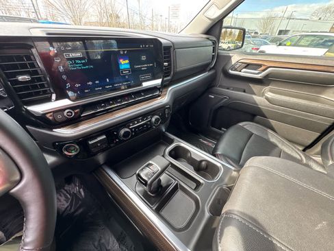 Used 2024 Chevrolet Silverado 1500 LT Trail Boss w/ Convenience Package II image 24