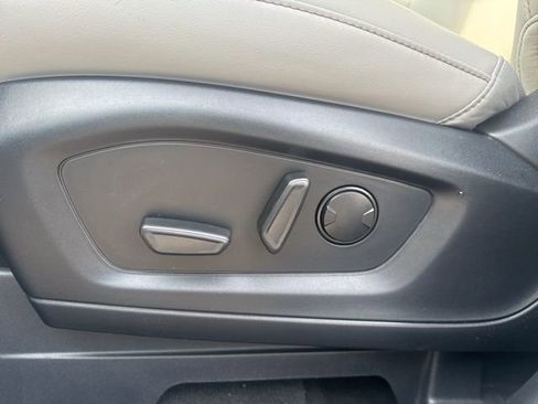 New 2026 Ford Explorer Active w/ Active Comfort Package image 10