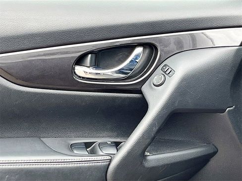 Used 2020 Nissan Rogue S w/ Special Edition Package image 17