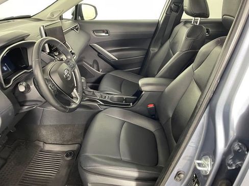 Used 2023 Toyota Corolla Cross XLE w/ Convenience Package image 2