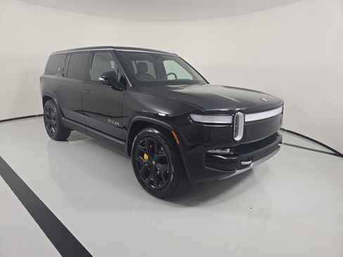 Used 2023 Rivian R1S Adventure image 7