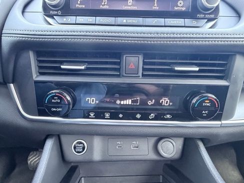 Used 2023 Nissan Rogue SV image 14