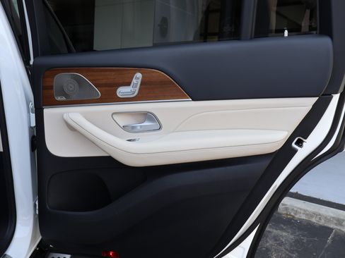 Certified 2025 Mercedes-Benz GLS 450 4MATIC image 26