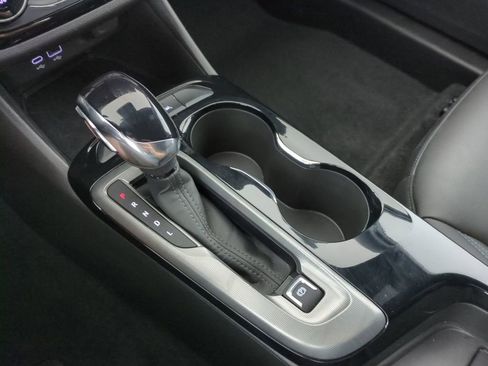 Used 2025 Buick Envista Sport Touring image 21