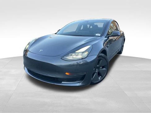 Used 2023 Tesla Model 3 Standard Range image 9