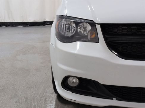 Certified 2018 Dodge Grand Caravan SXT w/ Driver Convenience Group image 11