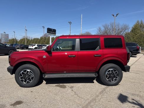 New 2026 Ford Bronco Outer Banks AWD/4WD image 4
