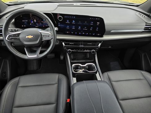 Used 2025 Chevrolet Traverse LT FWD image 11