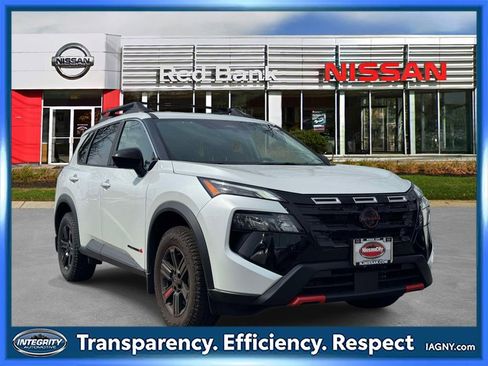 Used 2025 Nissan Rogue SV AWD/4WD image 1