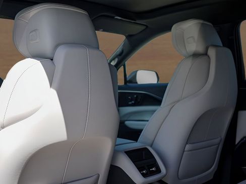 New 2026 Cadillac Lyriq Luxury w/ LPO, Floor Liner Package AWD/4WD image 19