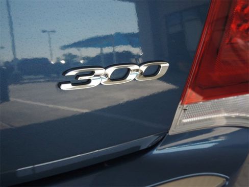 Used 2021 Chrysler 300 Touring L image 13