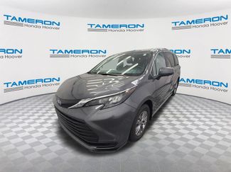 Used 2025 Toyota Sienna LE FWD video 1