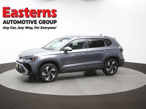 Used 2025 Volkswagen Taos SE AWD/4WD image 56