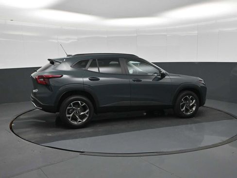 New 2026 Chevrolet Trax LT w/ Driver Confidence Package FWD image 9