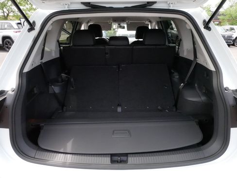 Used 2020 Volkswagen Tiguan SE w/ 3rd Row Seat Package AWD/4WD image 18