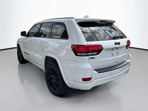 Used 2022 Jeep Grand Cherokee Laredo X RWD image 3