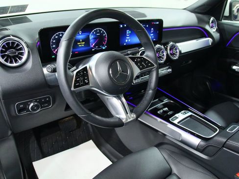 Used 2025 Mercedes-Benz GLB 250 4MATIC image 6